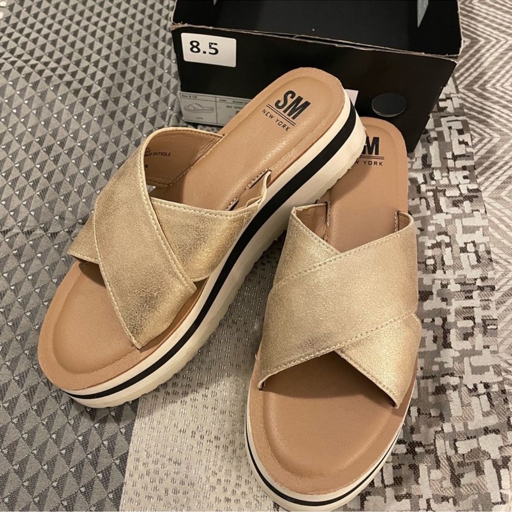 SM New York Gold Lyric Sandals